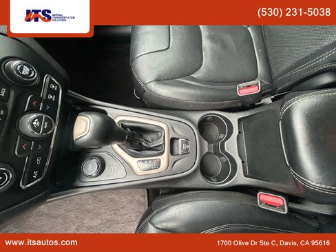 Used 2017 Jeep Cherokee Limited w/ Luxury Group image 18