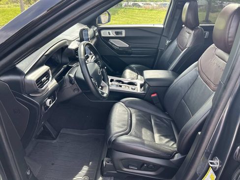 Used 2023 Ford Explorer Platinum w/ Technology Package AWD/4WD image 28