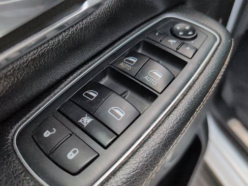 Used 2020 RAM 1500 Laramie AWD/4WD image 15