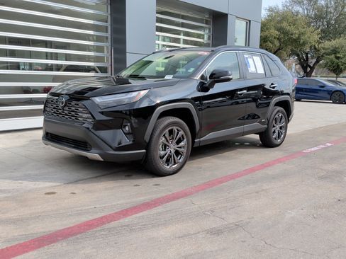 Used 2025 Toyota RAV4 Limited image 5