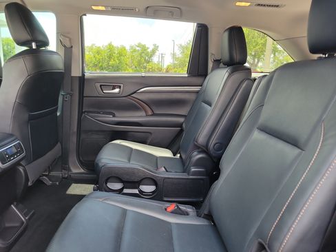 Certified 2019 Toyota Highlander Limited FWD image 13
