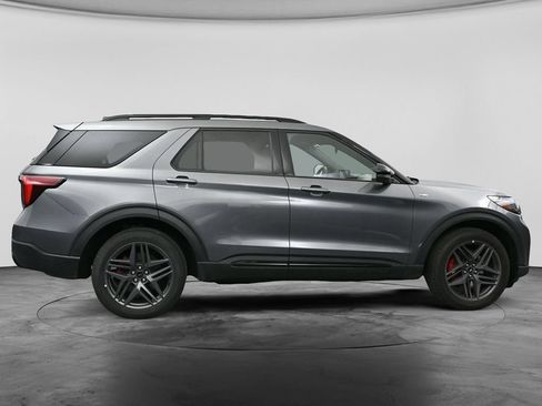 Used 2025 Ford Explorer ST-Line w/ ST-Line Street Pack AWD/4WD image 4