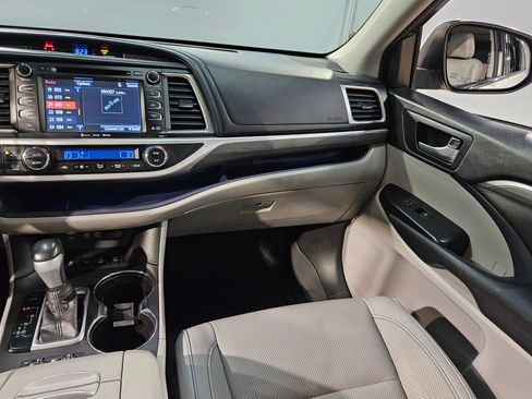 Used 2017 Toyota Highlander Limited Platinum image 11