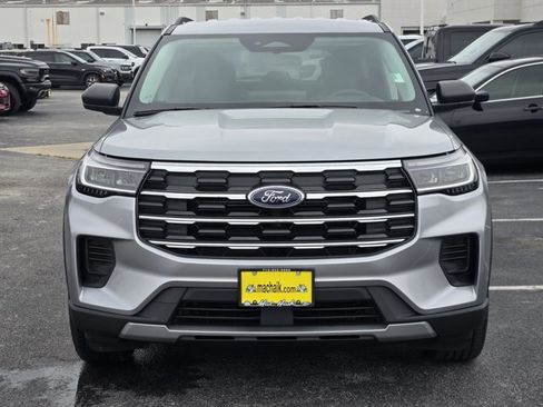 Certified 2025 Ford Explorer Active RWD image 2