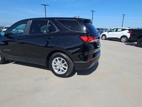 Used 2023 Chevrolet Equinox LS w/ LS Convenience Package FWD image 6