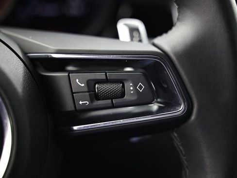 Certified 2025 Porsche Macan image 38