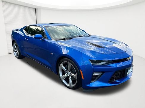 Used 2018 Chevrolet Camaro SS RWD image 3