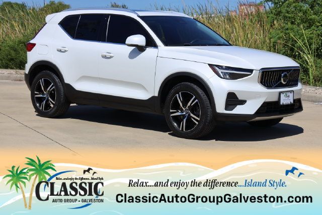 Used 2025 Volvo XC40 B5 Core w/ Climate Package AWD/4WD image 1