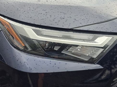 Used 2022 Toyota RAV4 XLE AWD/4WD image 21