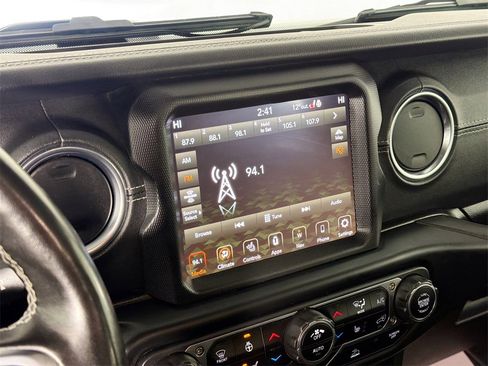 Used 2022 Jeep Wrangler Unlimited Sahara w/ Cold Weather Group image 15