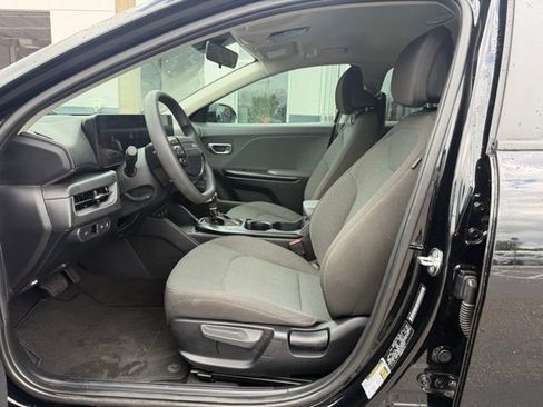 Used 2025 Kia K4 LXS image 9