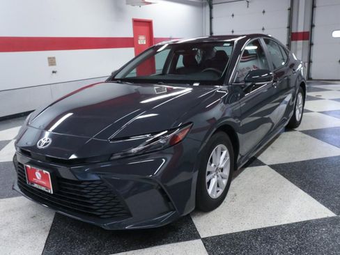 Used 2025 Toyota Camry LE w/ Convenience Package FWD image 5
