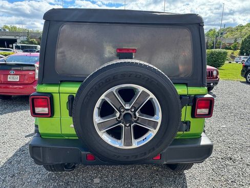 Used 2018 Jeep Wrangler Unlimited Sahara AWD/4WD image 6