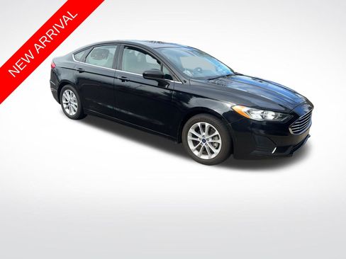 Used 2020 Ford Fusion SE image 1