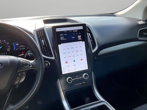 Used 2022 Ford Edge SE w/ Black Appearance Package image 6