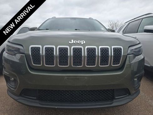 Used 2019 Jeep Cherokee Latitude w/ Popular Appearance Group FWD image 2
