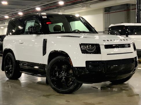 Used 2025 Land Rover Defender 90 V8 image 2