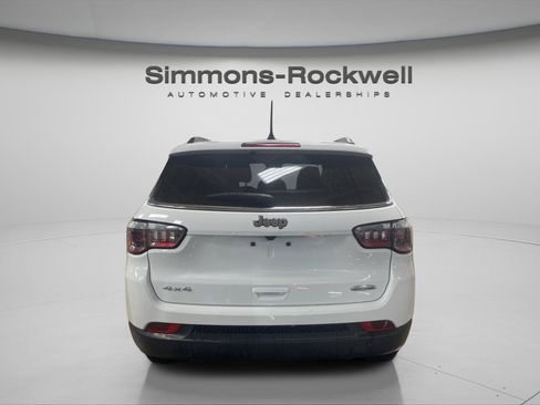 Used 2025 Jeep Compass Latitude AWD/4WD image 4