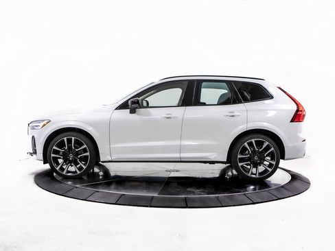 Used 2024 Volvo XC60 B5 Ultimate image 2