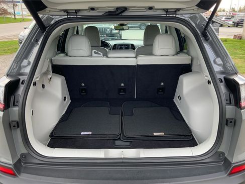 Used 2021 Jeep Cherokee Latitude Lux w/ Comfort/Convenience Group AWD/4WD image 12