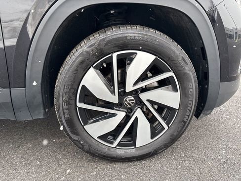 Used 2025 Volkswagen Atlas SE image 24