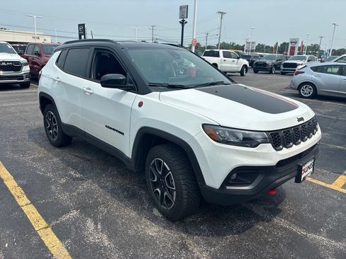 Certified 2025 Jeep Compass Trailhawk AWD/4WD image 1