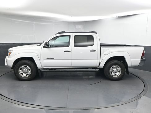 Used 2014 Toyota Tacoma Base image 5