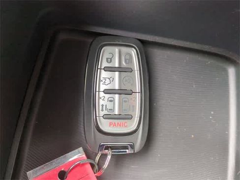 New 2026 Chrysler Pacifica Select image 36