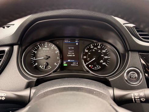 Used 2020 Nissan Rogue SV image 20