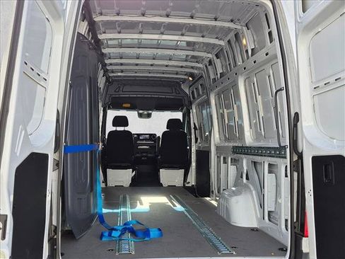 Used 2024 Mercedes-Benz Sprinter 2500 image 18