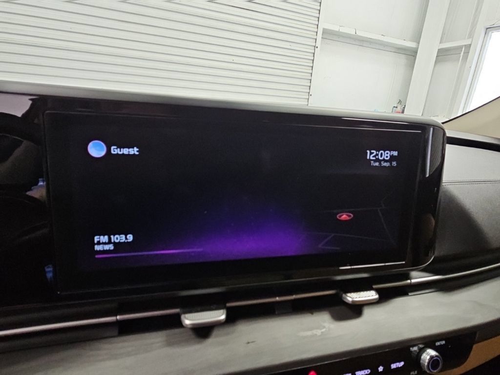 Used 2022 Kia Carnival EX FWD image 14