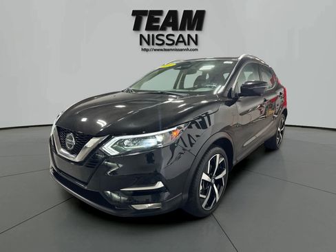 Used 2022 Nissan Rogue Sport SL w/ Premium Package image 3