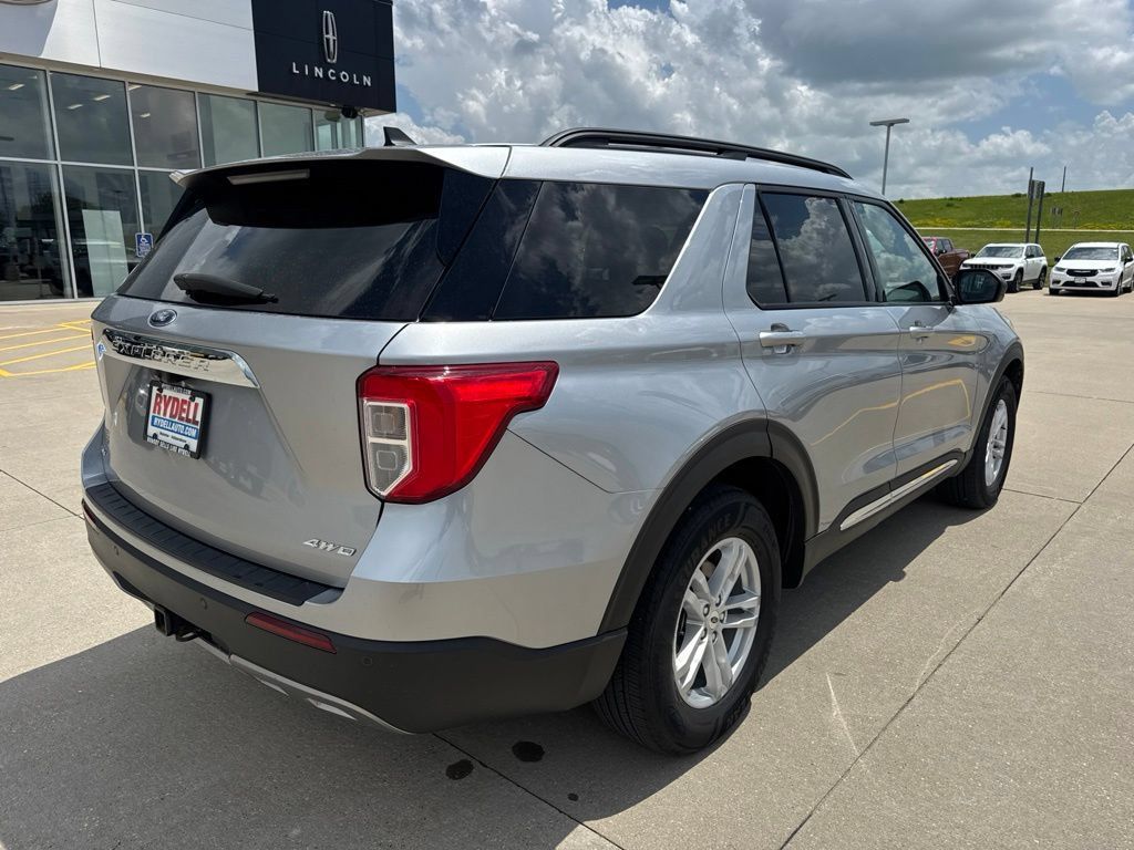 Used 2022 Ford Explorer XLT w/ Equipment Group 202A AWD/4WD image 29