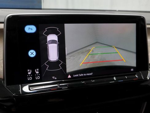 Used 2025 Volkswagen Atlas SE FWD image 2