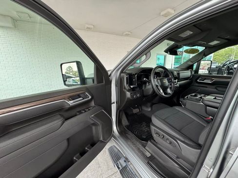 Used 2025 Chevrolet Silverado 2500 LT w/ Convenience Package AWD/4WD image 11