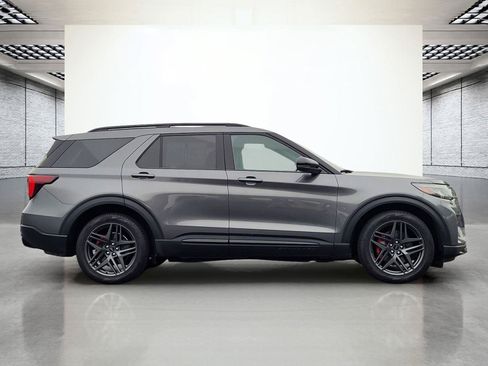 Used 2025 Ford Explorer ST AWD/4WD image 5