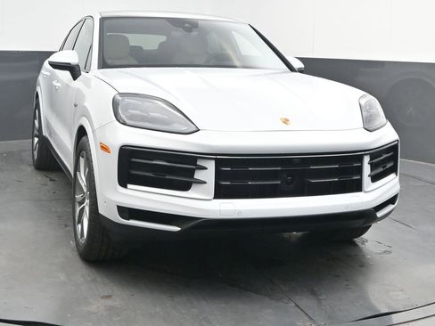 New 2026 Porsche Cayenne S image 2