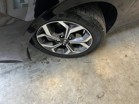 Used 2021 Kia Forte LXS FWD image 2