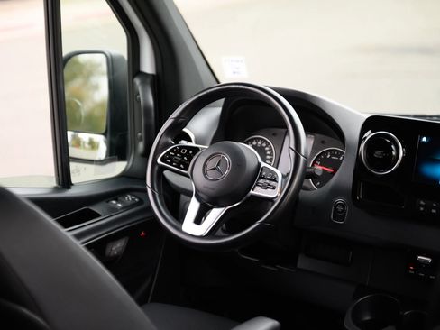 Used 2024 Mercedes-Benz Sprinter 2500 image 25