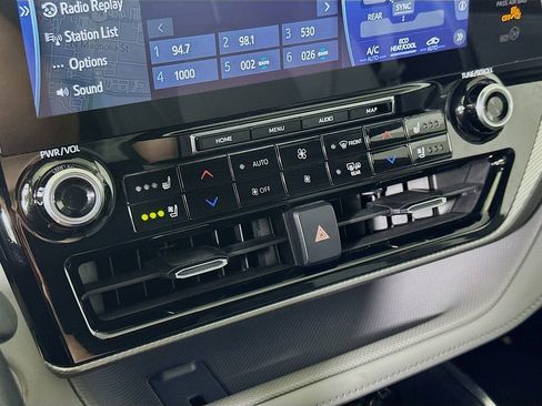 Used 2021 Toyota Highlander Platinum AWD/4WD image 28