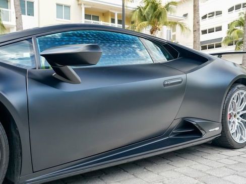 Used 2022 Lamborghini Huracan EVO RWD image 11
