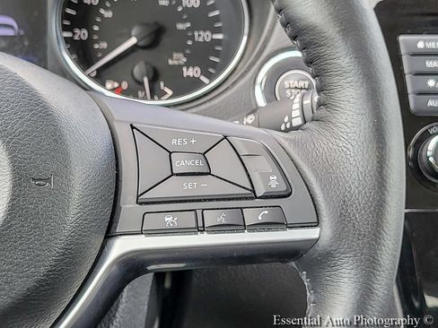 Used 2018 Nissan Rogue SL AWD/4WD image 16