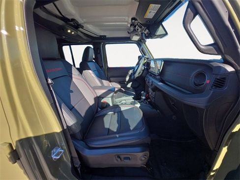 Used 2025 Jeep Gladiator Rubicon w/ Safety Group image 15