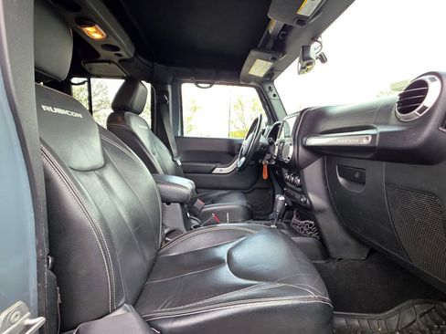 Used 2015 Jeep Wrangler Unlimited Rubicon image 30