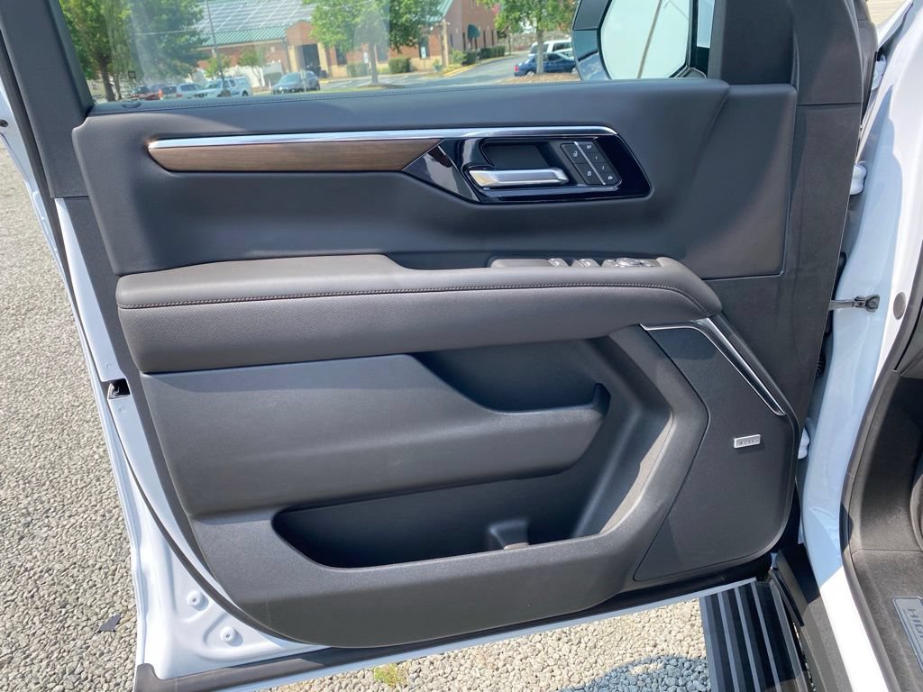 New 2026 Chevrolet Tahoe High Country AWD/4WD image 9
