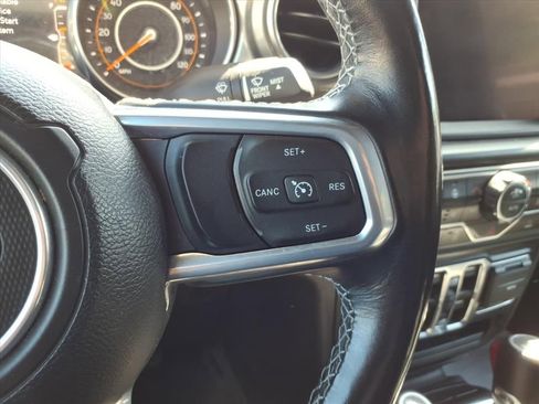 Used 2022 Jeep Wrangler Unlimited Sahara w/ LED Lighting Group AWD/4WD image 18
