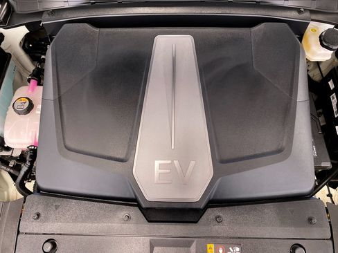 Used 2024 Kia EV6 Light RWD image 14
