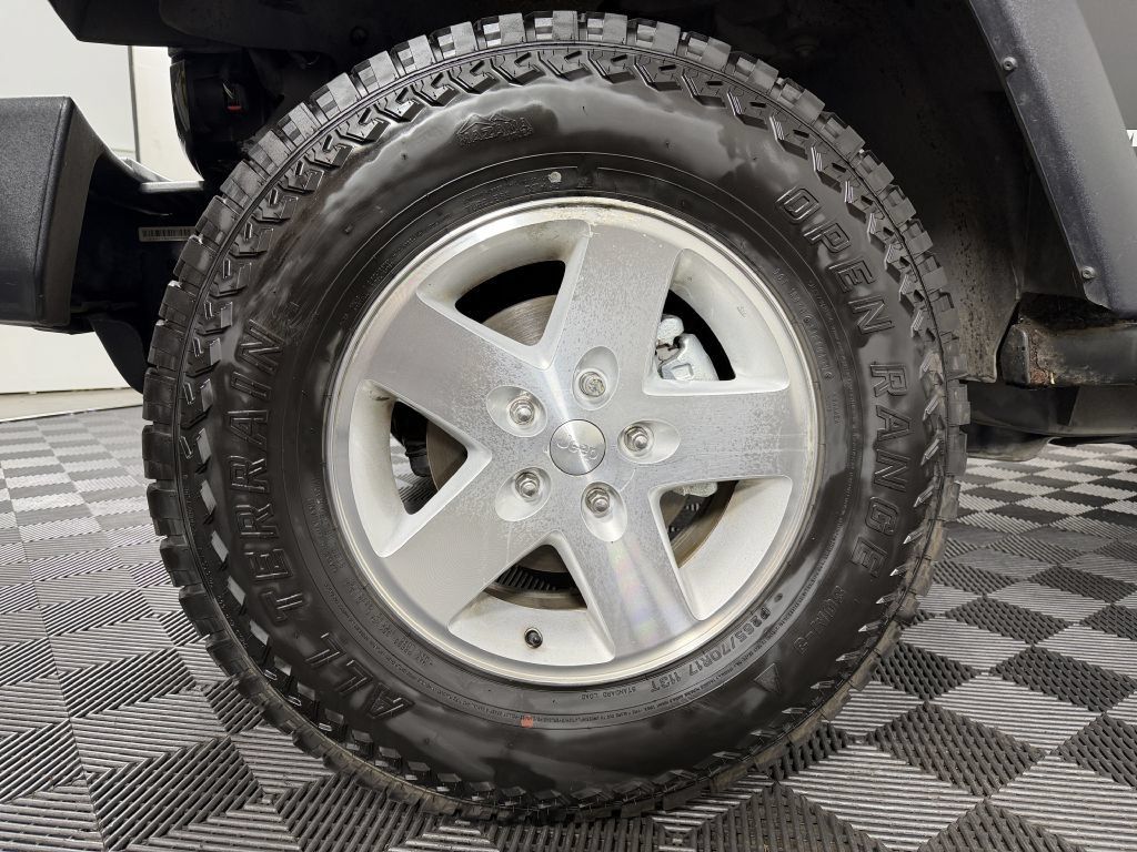 Used 2007 Jeep Wrangler Rubicon w/ Dual Top Group AWD/4WD image 42