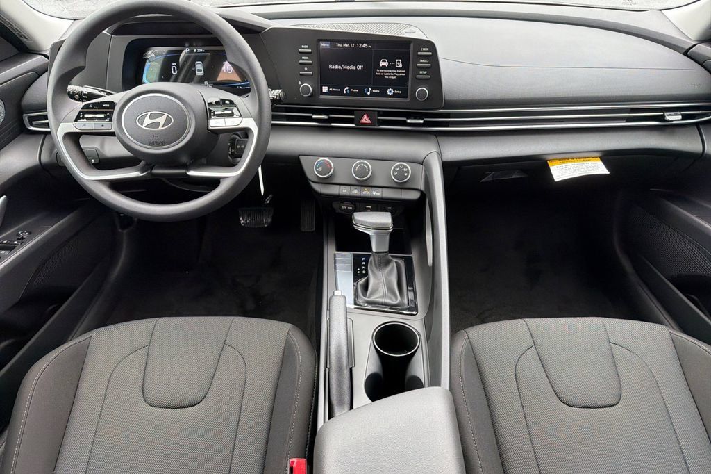 Certified 2026 Hyundai Elantra SE FWD image 11