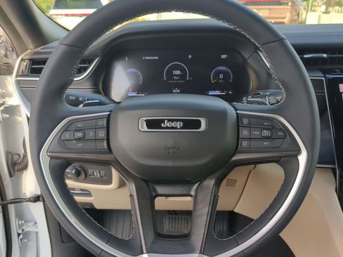 Used 2023 Jeep Grand Cherokee L Limited w/ Luxury Tech Group II image 13